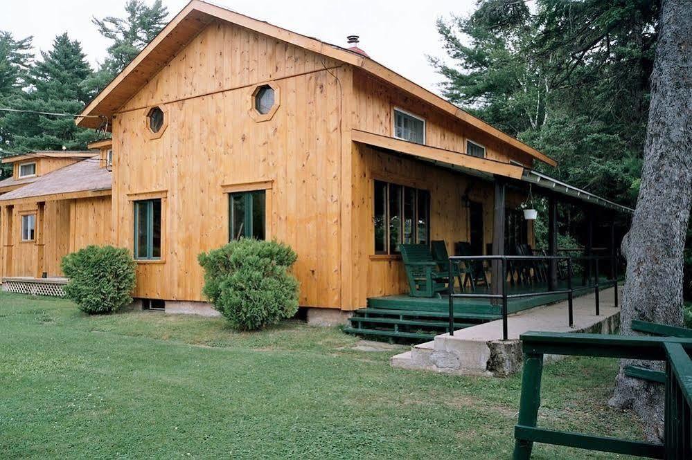 Pond'S Resort Blackville Exterior photo