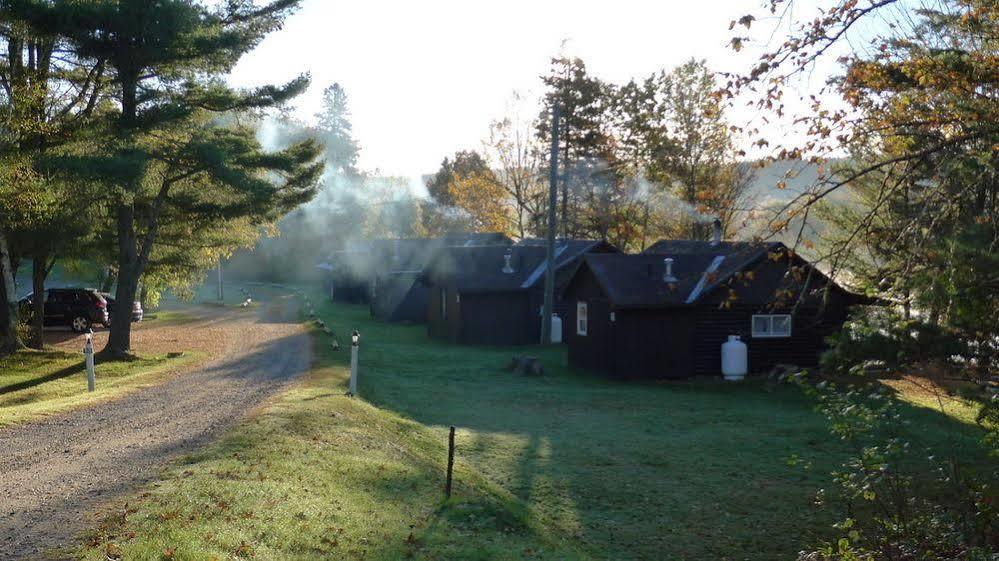 Pond'S Resort Blackville Exterior photo