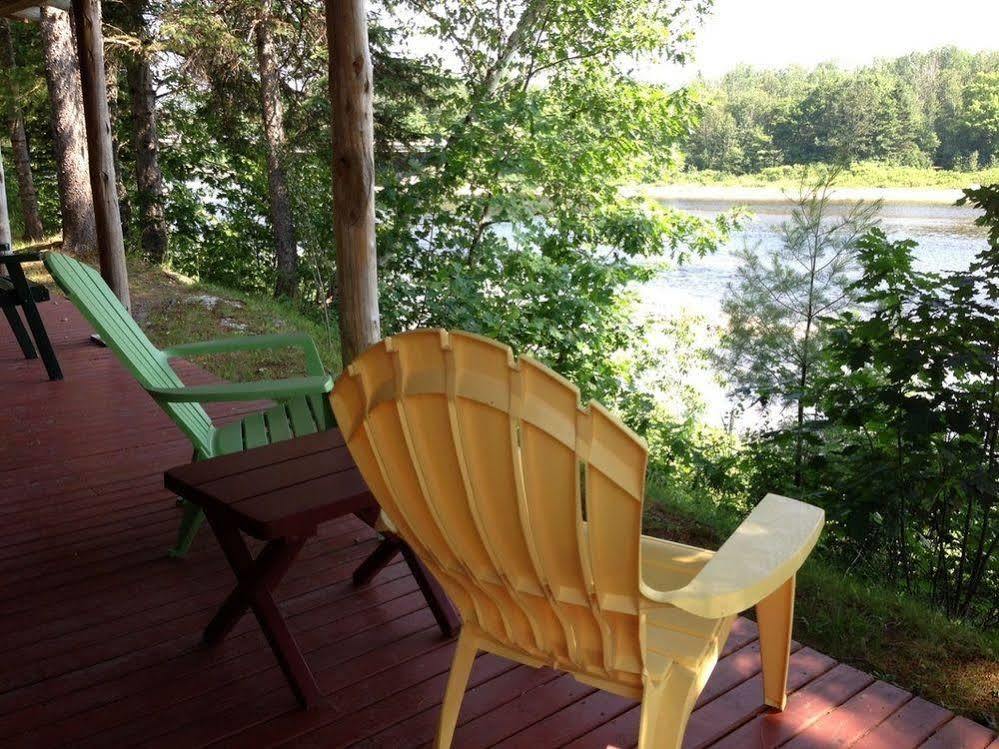 Pond'S Resort Blackville Exterior photo